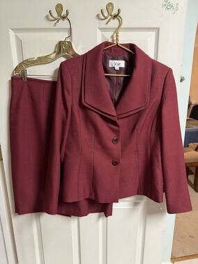 Le Suit 2 pc Jacket 40w & Skirt 36x25 Set Dark Wine Red Church Business Med 12